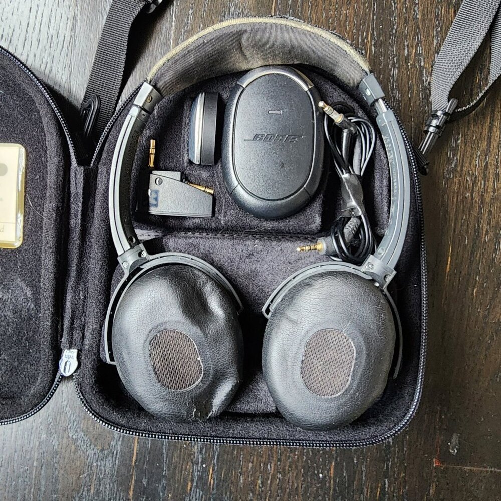 Bose Quiet Comfort 3 Acoustic Noise Cancelling Headphones - Picture 2 of 5